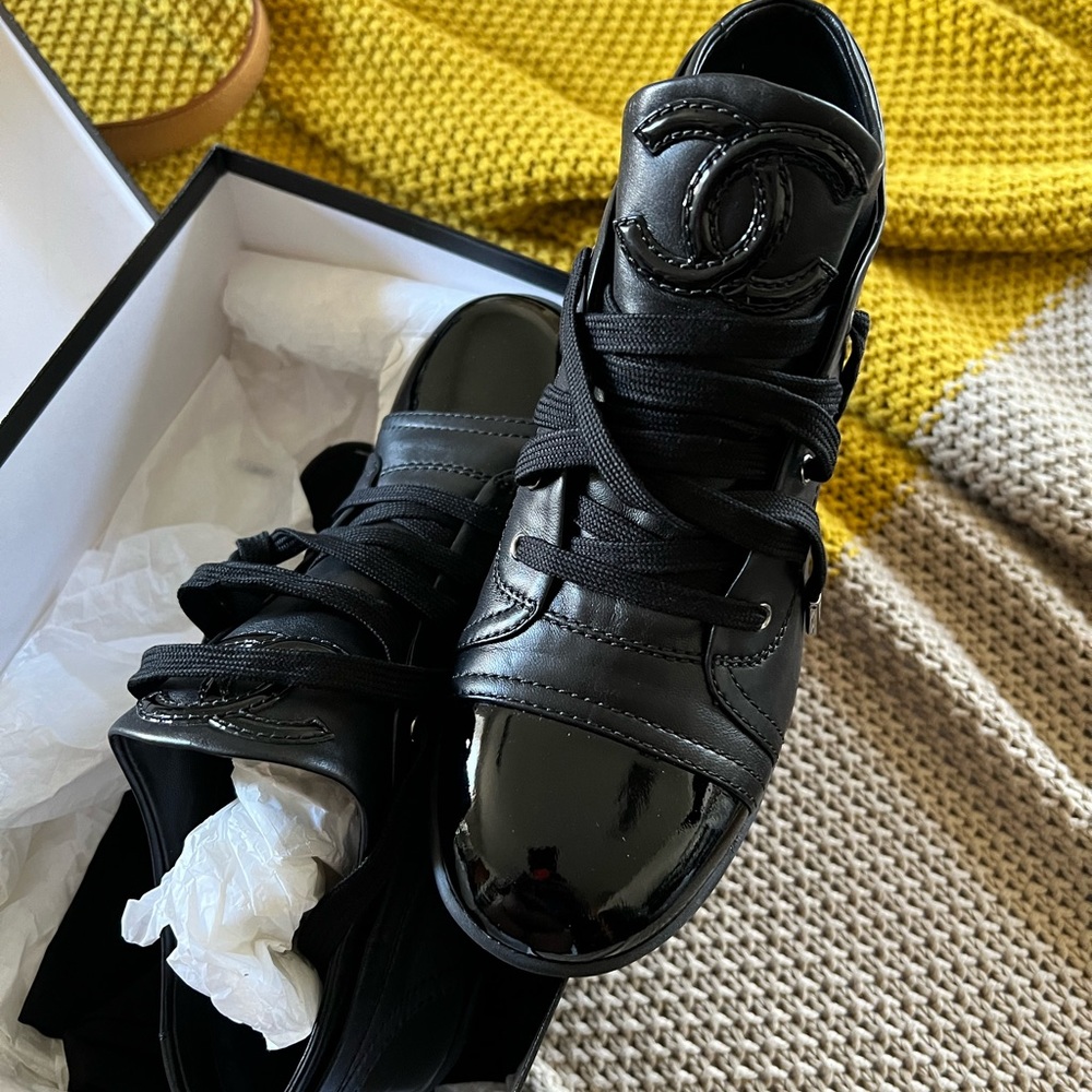 Chanel Sneakers BLACK LEATHER AND PATENT 39.5